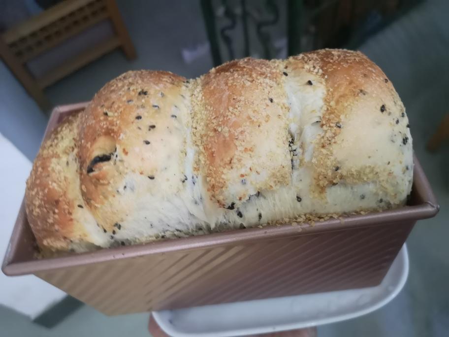 芝麻养生面包的做法