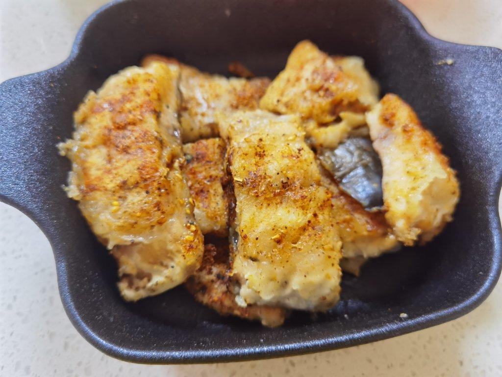 喵星人绝不屈服做的柠檬香煎巴沙鱼