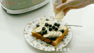 五分钟早餐系列02/香蕉蓝莓厚吐司+干白葡萄酒的做法 步骤5