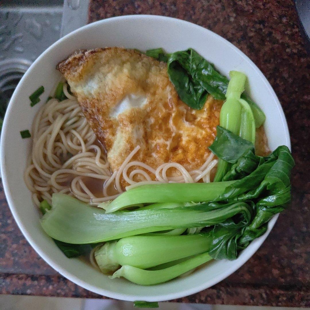 早餐来一碗清汤面，色香味俱全！