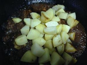 土豆焖排骨的做法 步骤11