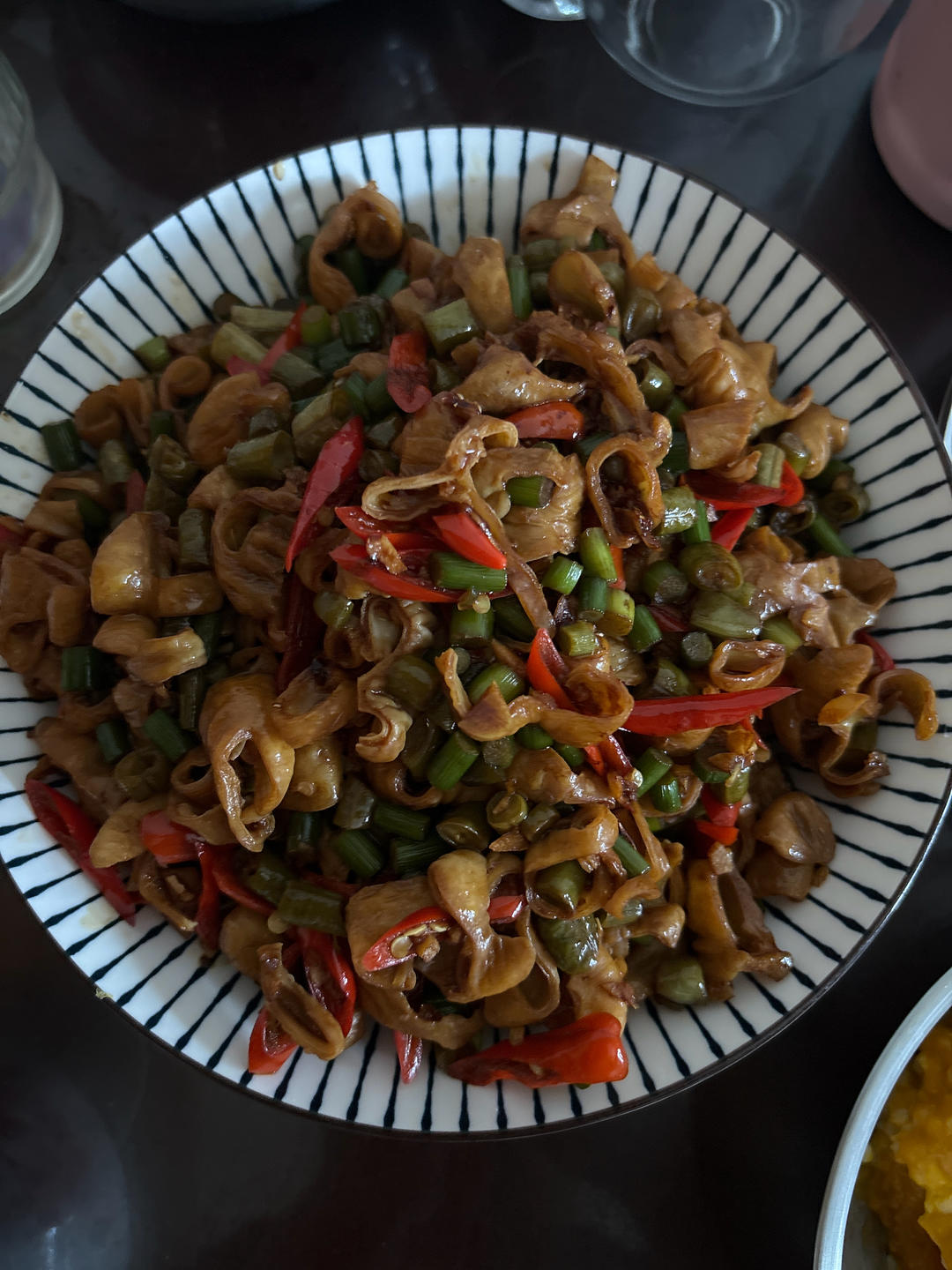 你们要的酸菜炒肥肠教程来了，好吃巨下饭！