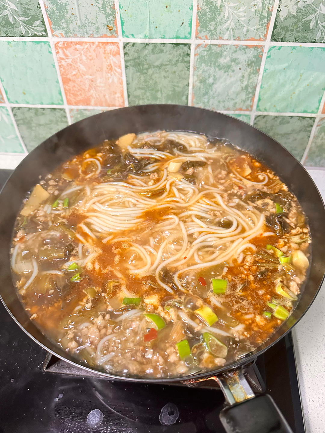 夏天来了，没胃口就来份香辣开胃榨菜肉丝粉