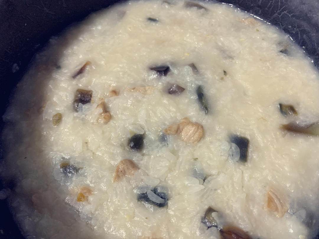 妈妈👩教我做的皮蛋瘦肉粥🥣简单快捷美味😋