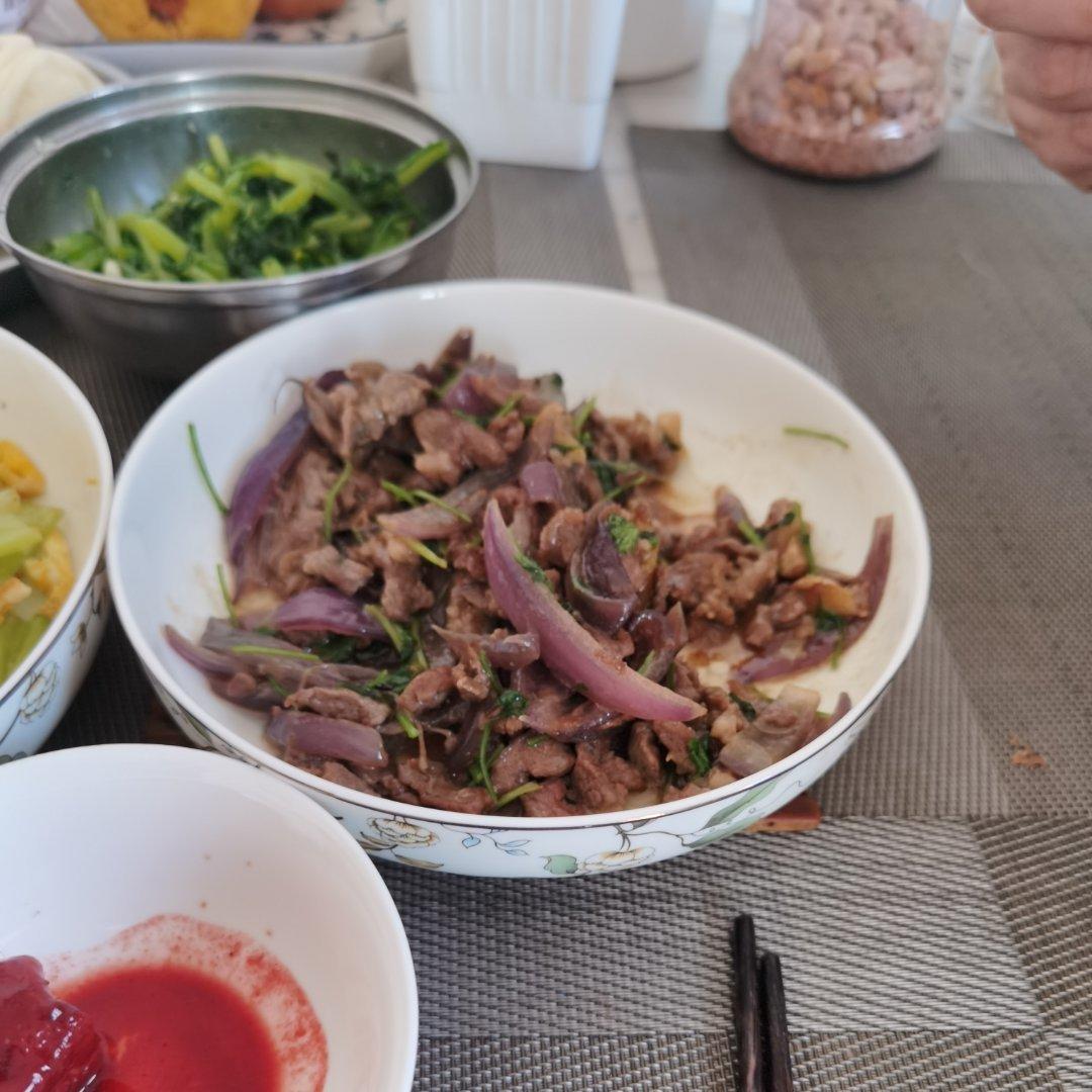 家常孜然洋葱炒羊肉