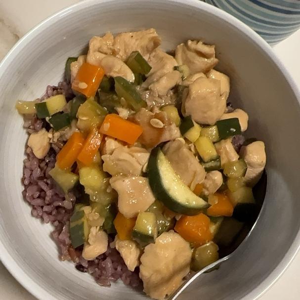 清爽解腻的黄瓜炒鸡胸肉，低脂低卡减肥食谱