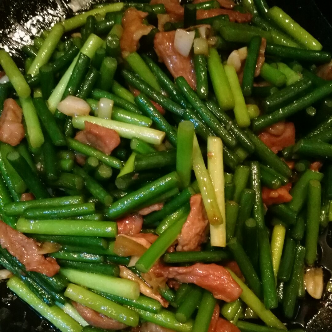 五花肉炒蒜苔 / 蒜薹炒肉