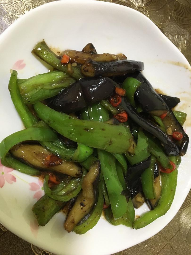 不用炸不吸油，咸香入味三分的红烧茄子