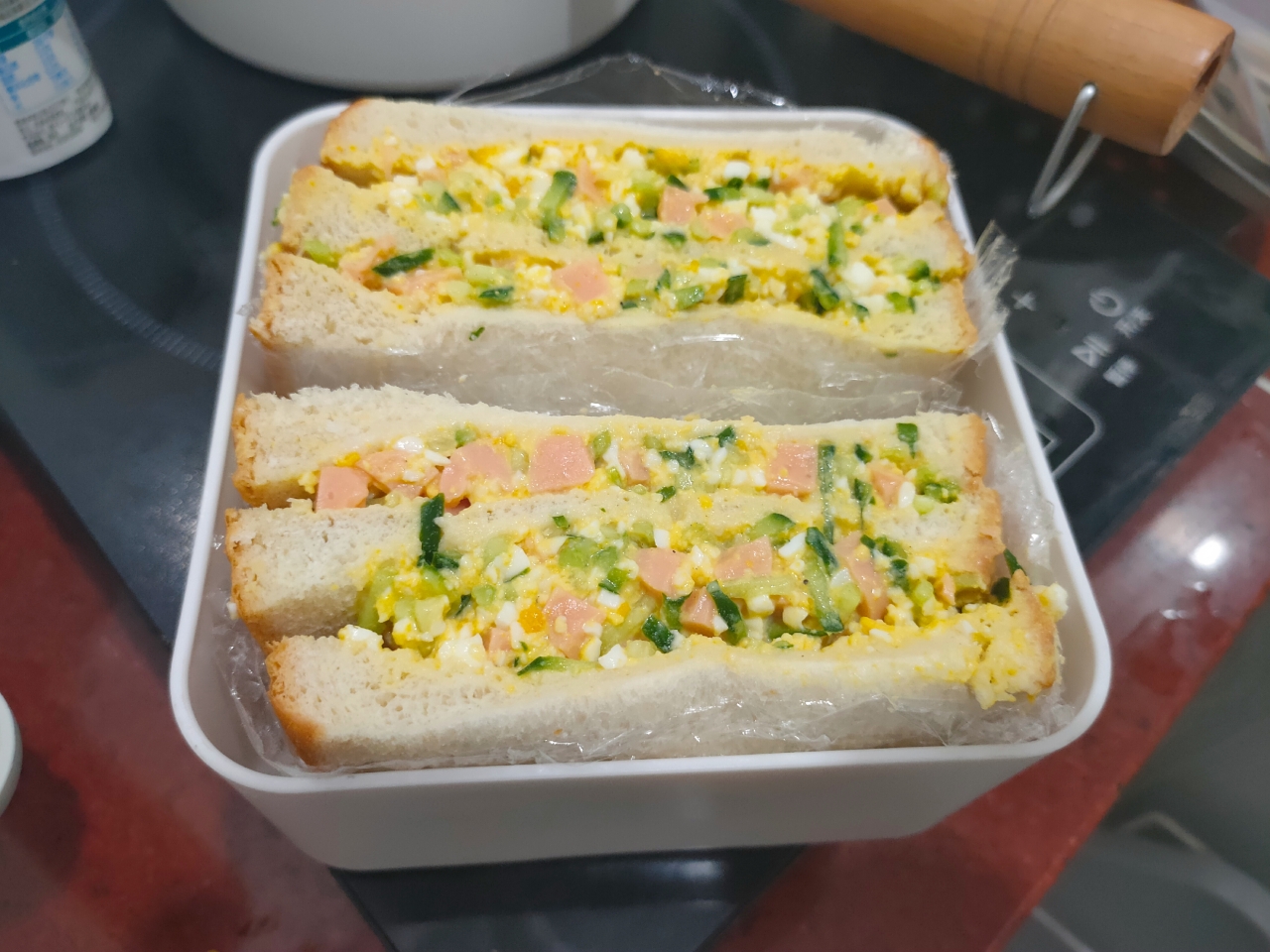 鸡蛋黄瓜火腿三明治的做法 步骤10