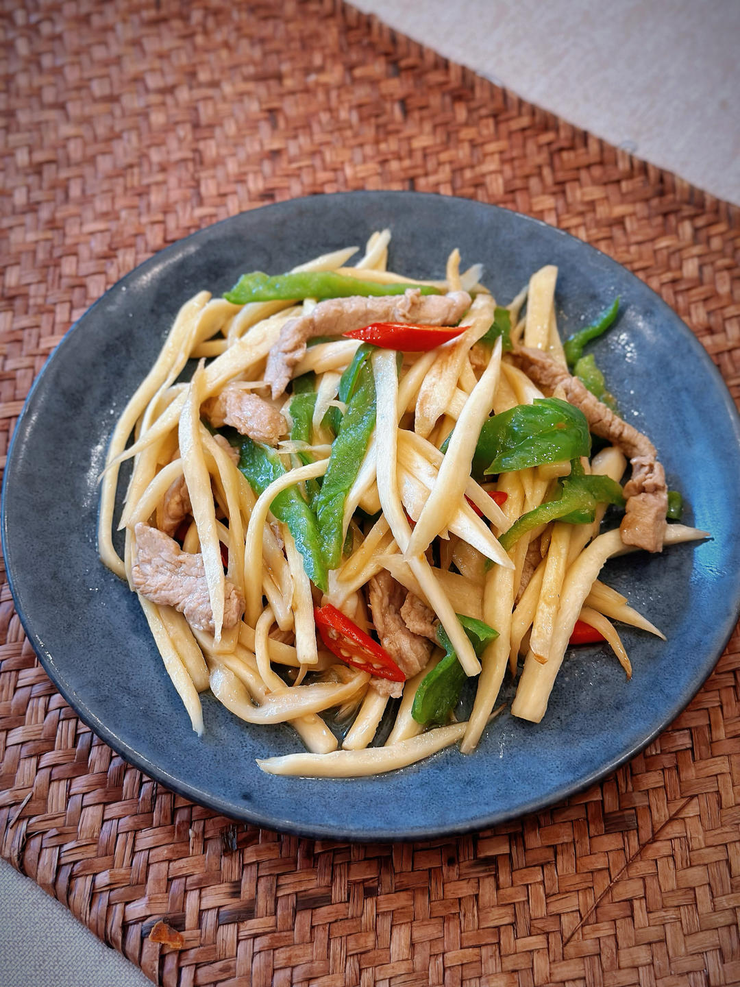 茭白这样做百吃不厌，茭白炒肉