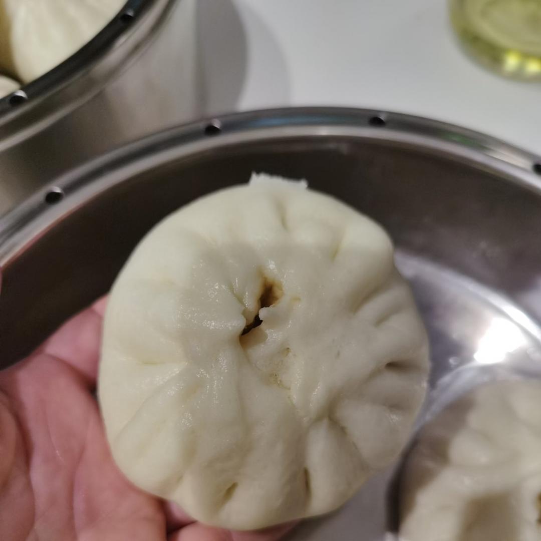 松软多汁的肉包子