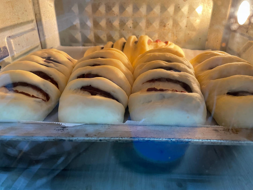 豆沙毛毛虫面包