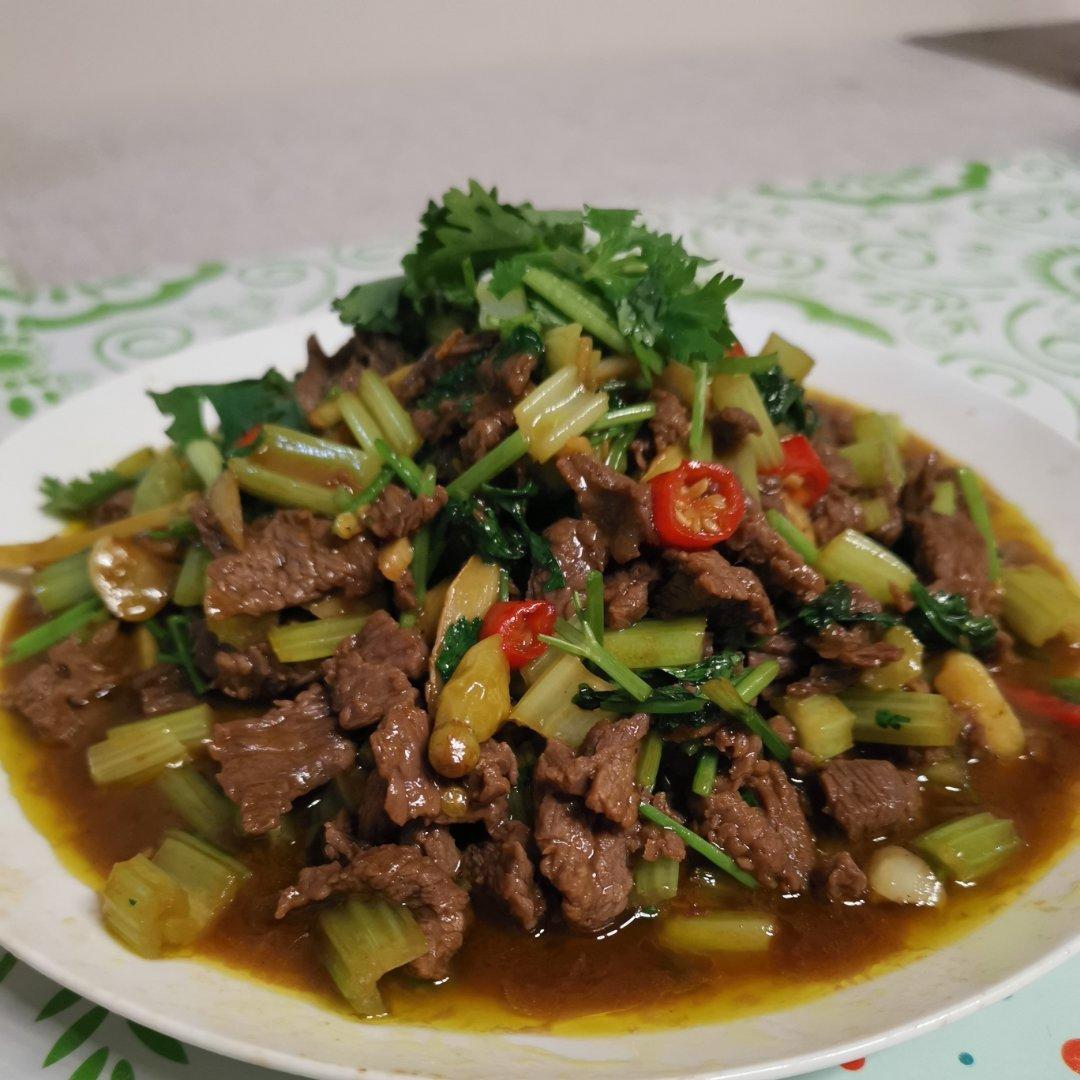 小炒牛肉（肉嫩味香）