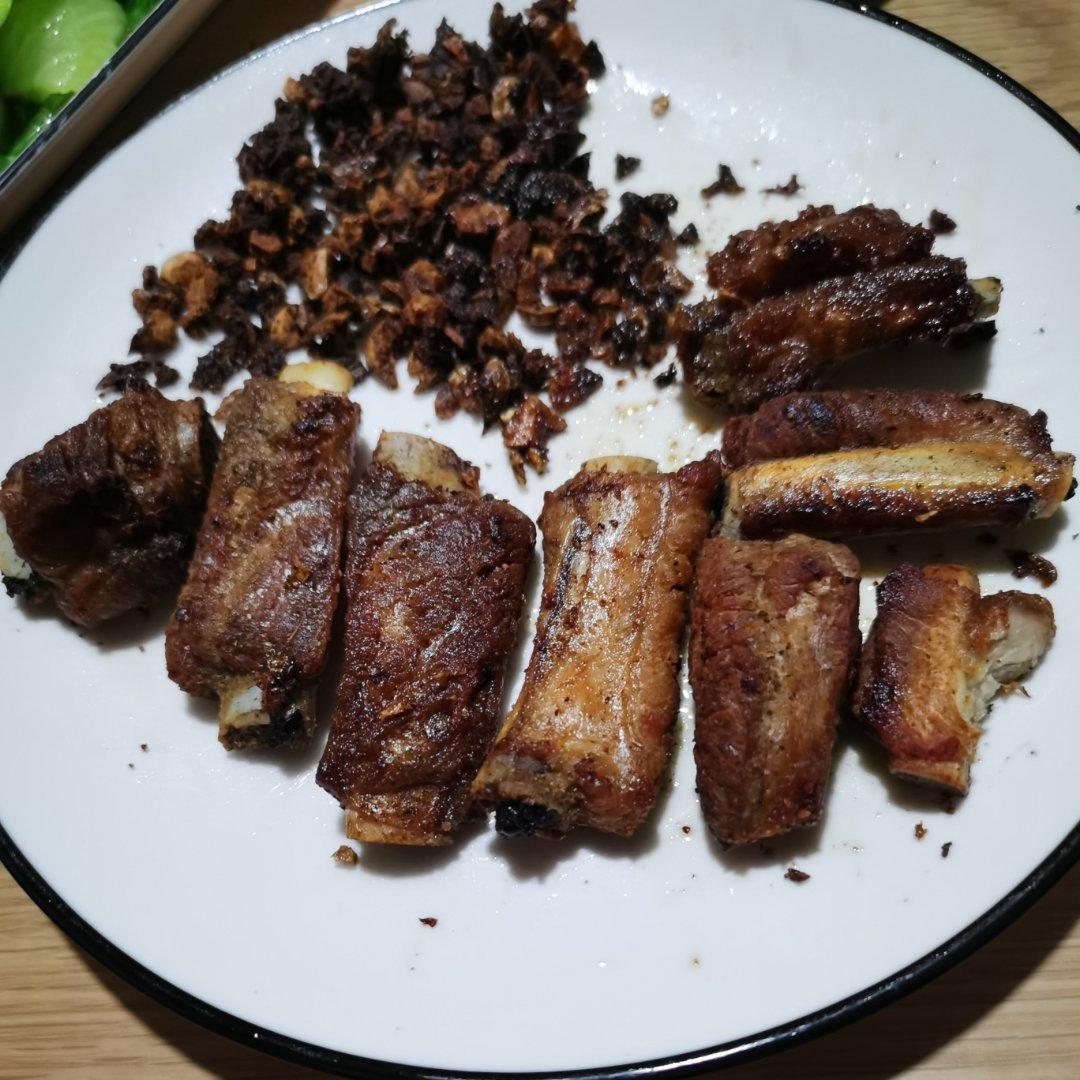 【椒盐蒜香排骨】