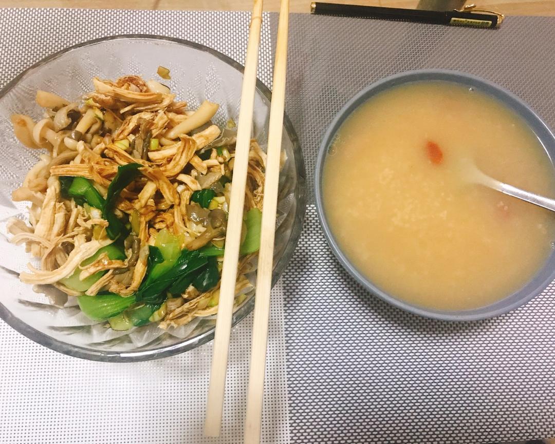 凉拌鸡胸肉（适合减肥期间的朋友）