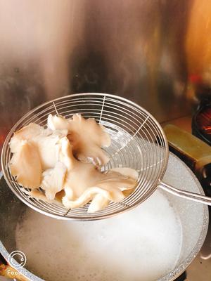 养胃天使—萝卜蘑菇汤的做法 步骤5