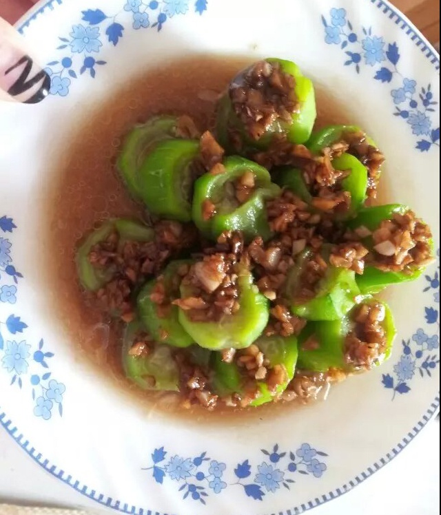 只需要五分钟就可以的美味蒜蓉蒸丝瓜