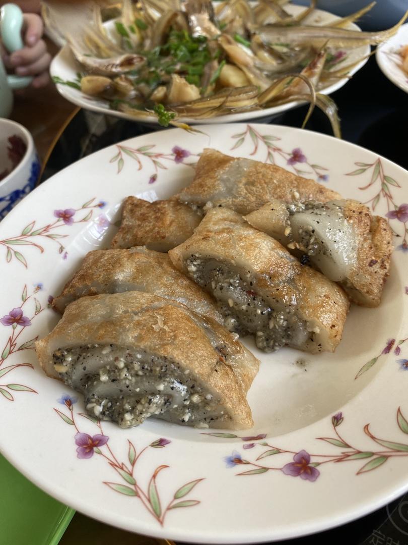 小米范做的外酥里糯的核桃芝麻糯米卷