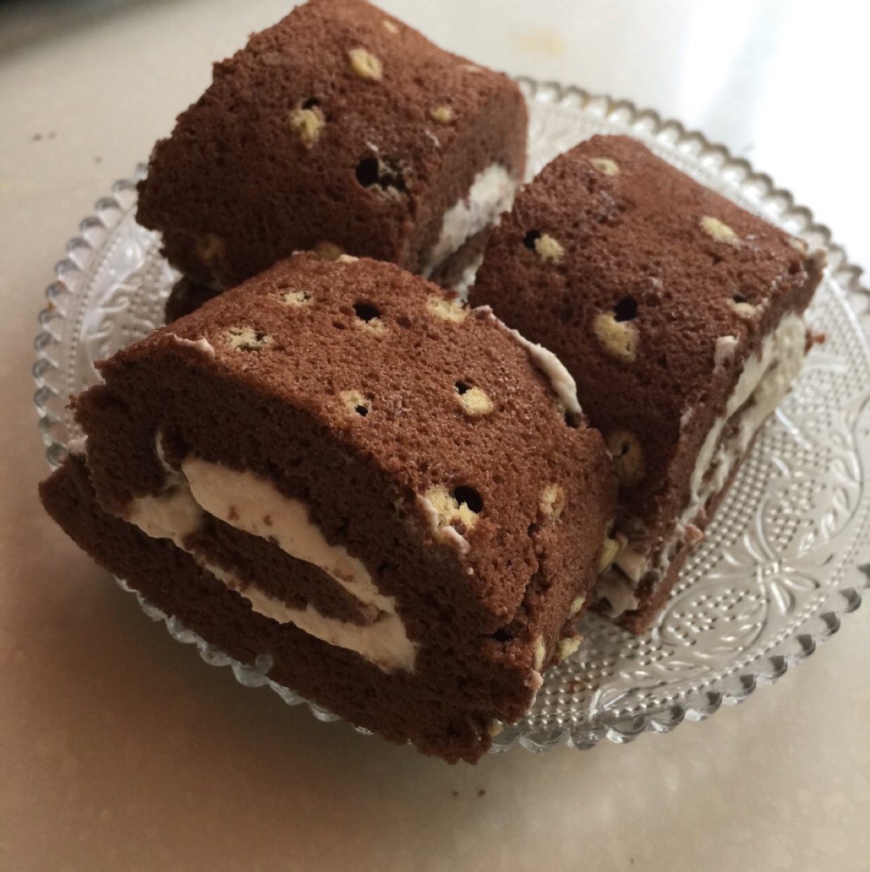 波点可可奶油蛋糕卷