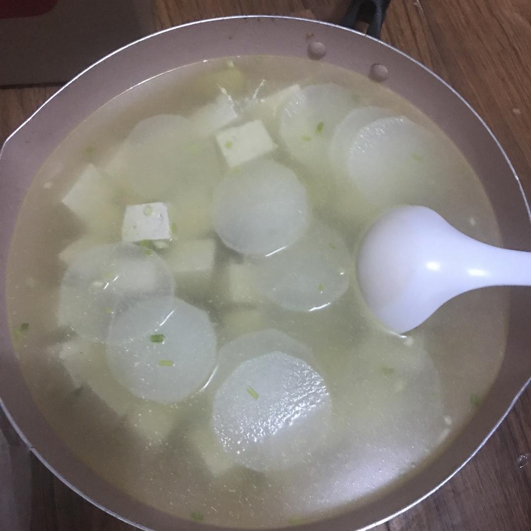 白萝卜豆腐汤