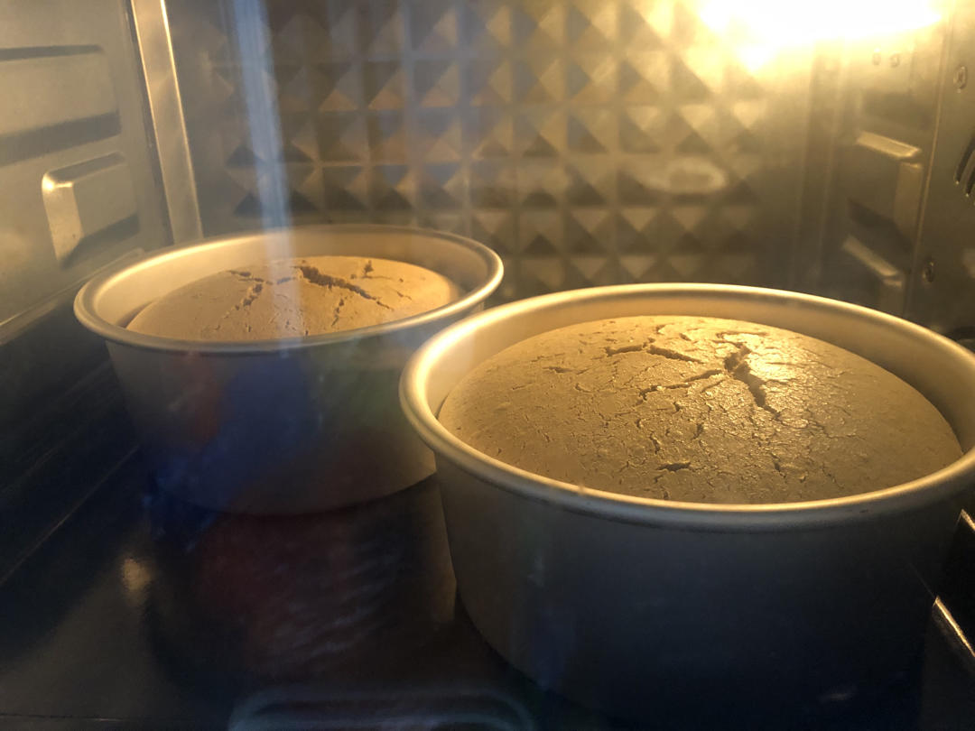 黑芝麻养生戚风蛋糕