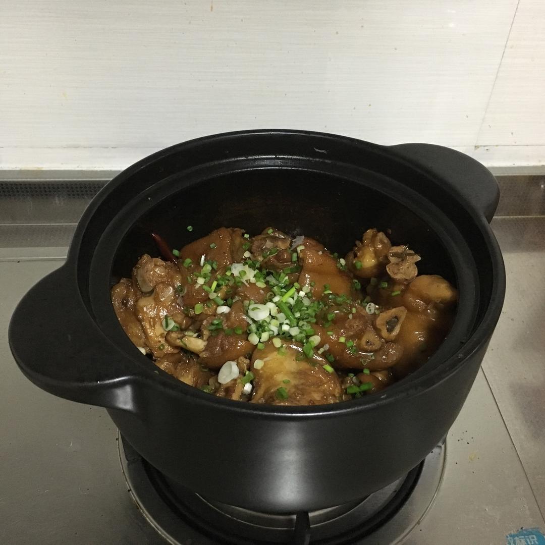 美味的家常菜：红烧猪蹄