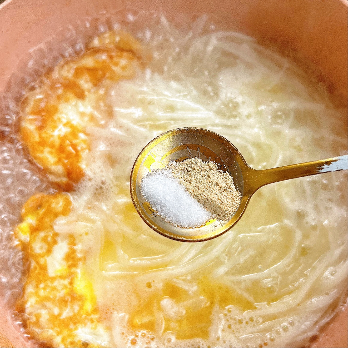 奶白鲜香的萝卜丝煎蛋汤的做法 步骤8