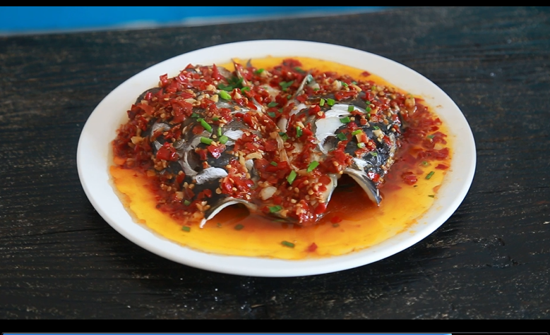 湖南风味剁辣椒蒸鱼头的做法