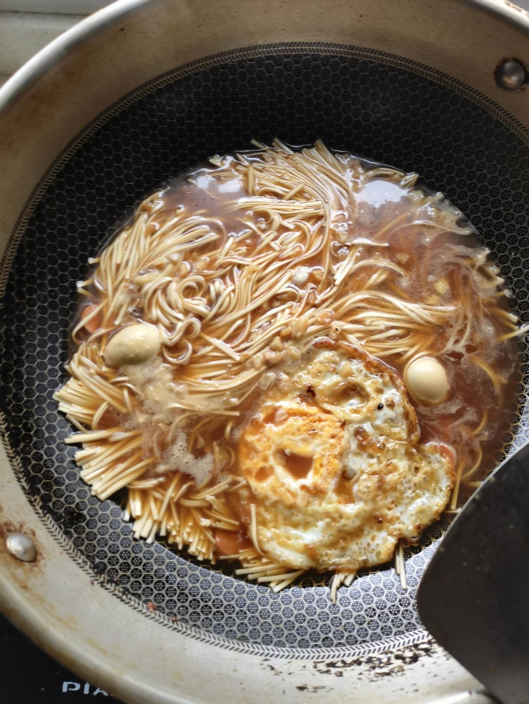 荷包蛋焖面