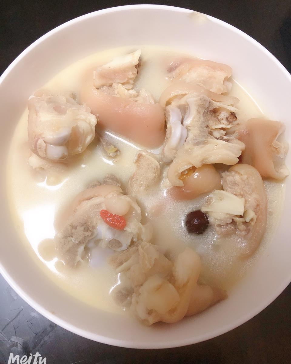 猪肉萝卜汤。