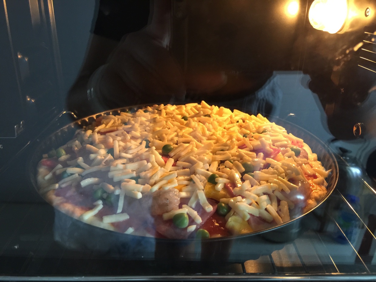 萨米肠蘑菇花边披萨