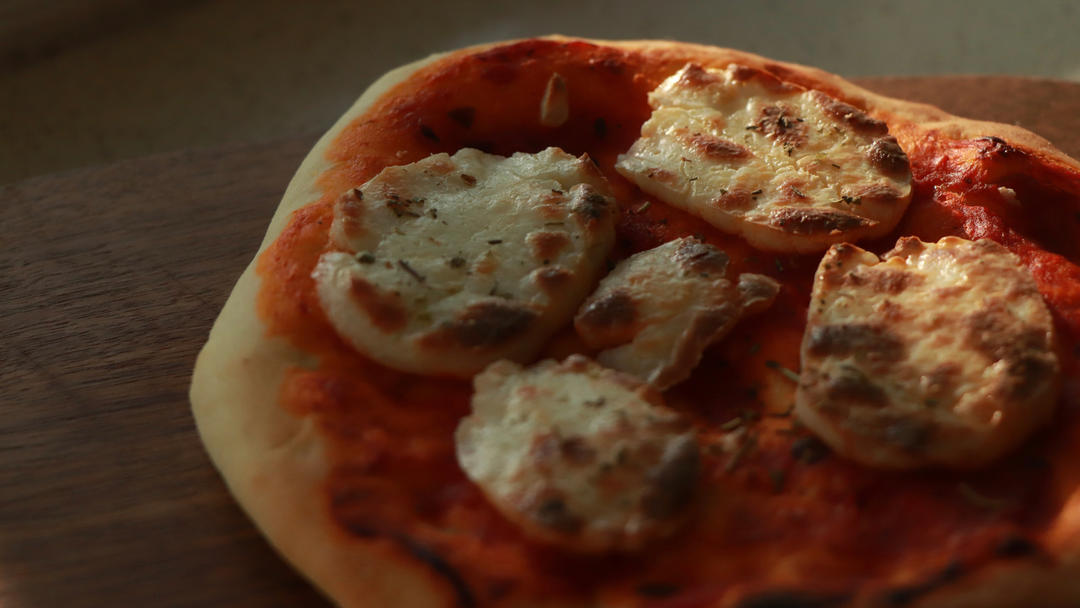 从饼皮开始，烤正宗的玛格丽特披萨