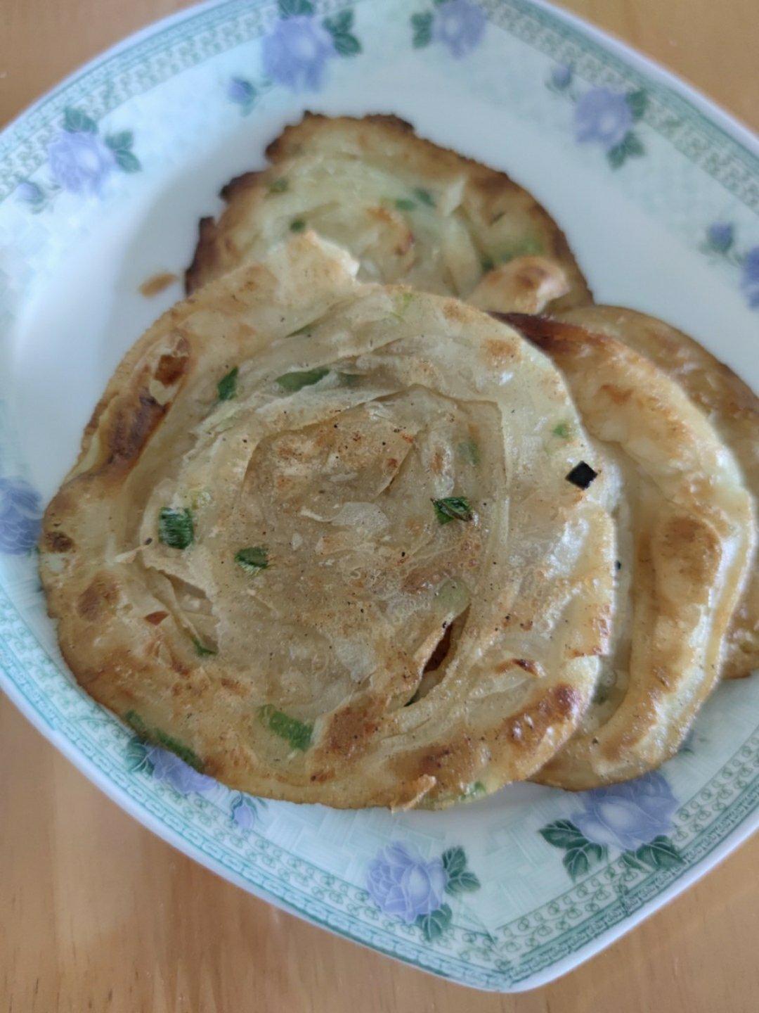 吃剩的饺子皮这样做，竟出乎意料的好吃！