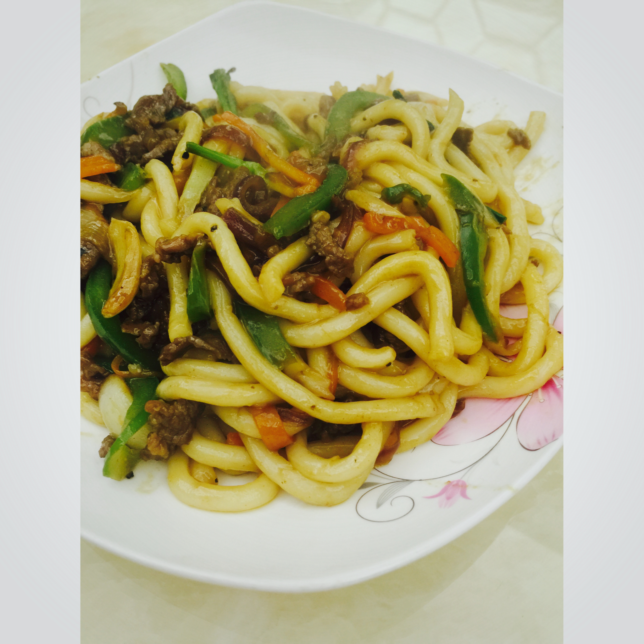 电饭煲菜谱–黑胡椒牛柳杂蔬炒乌冬