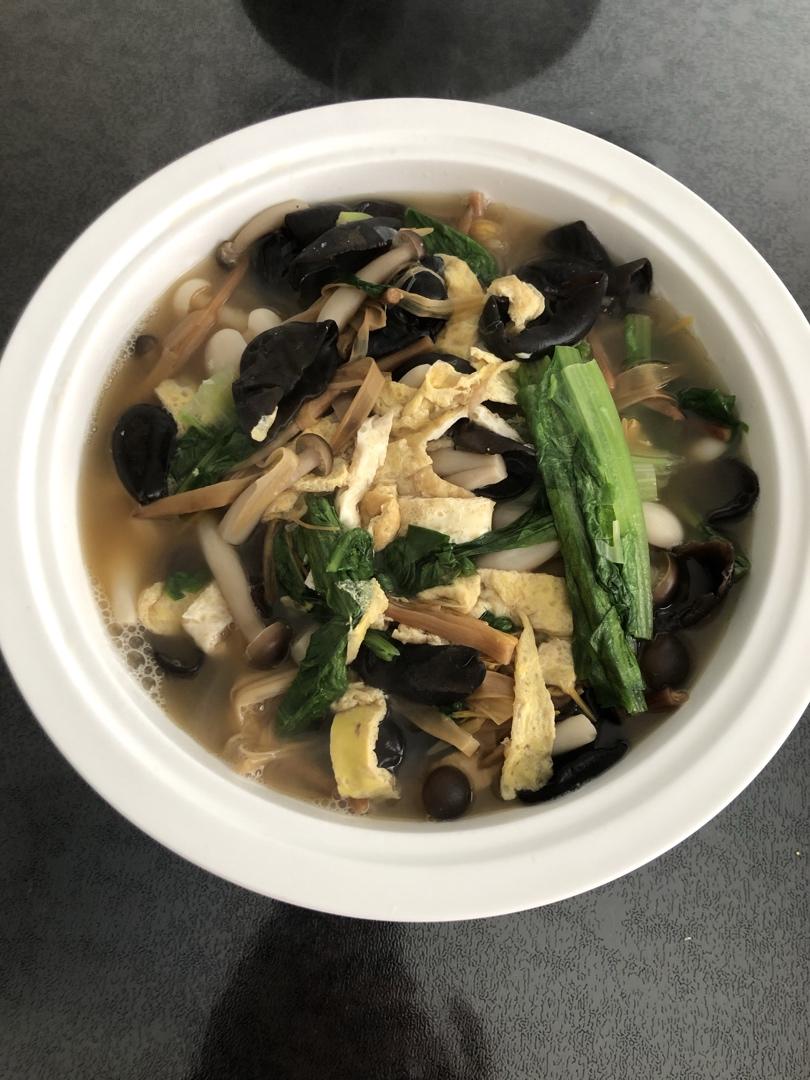 鲜味菌菇汤