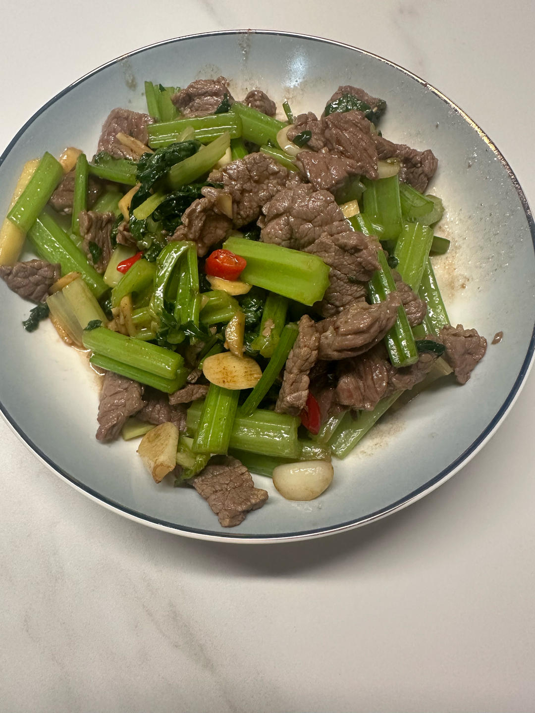 好吃到邻居敲门蹭饭的芹菜炒牛肉！