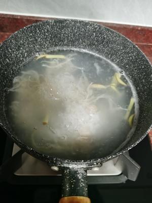 银鱼粥的做法 步骤3