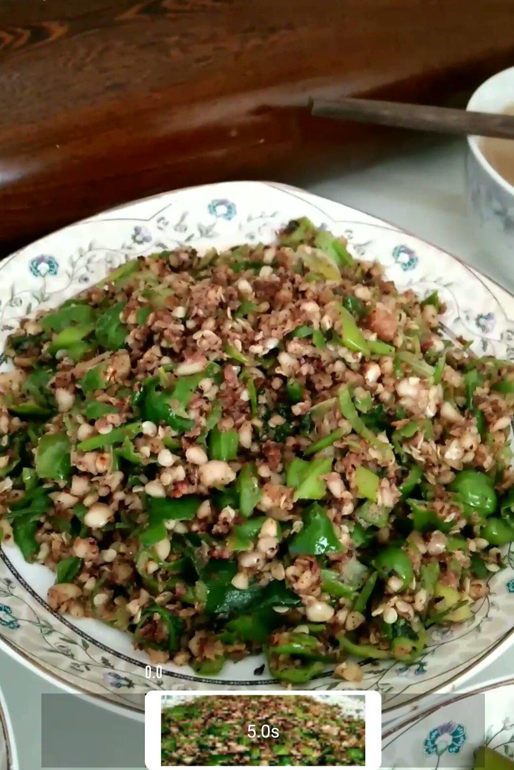 诗和远方花店做的青椒炒花生碎