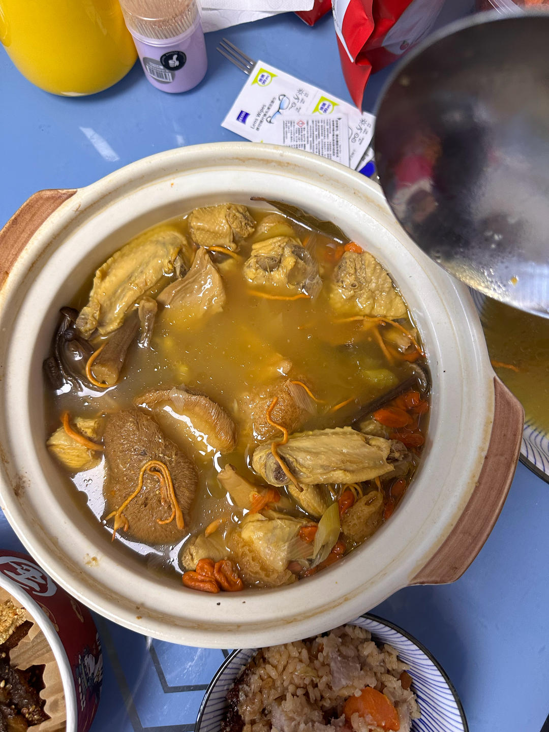 奶奶教的鲜香肥美香菇炖鸡汤