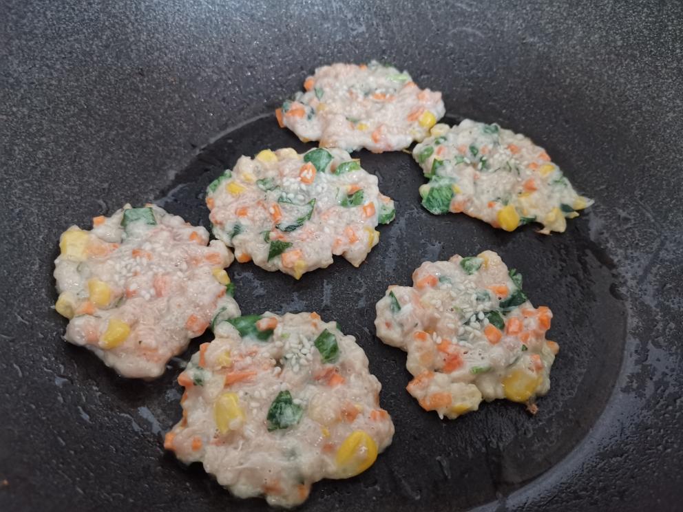 宝宝食96之香香嫩嫩的鸡肉杂蔬饼的做法