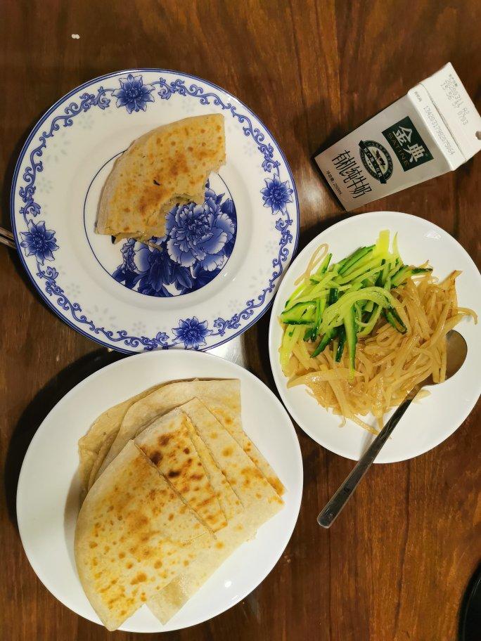 新手版家常烙饼，在家大饼夹一切