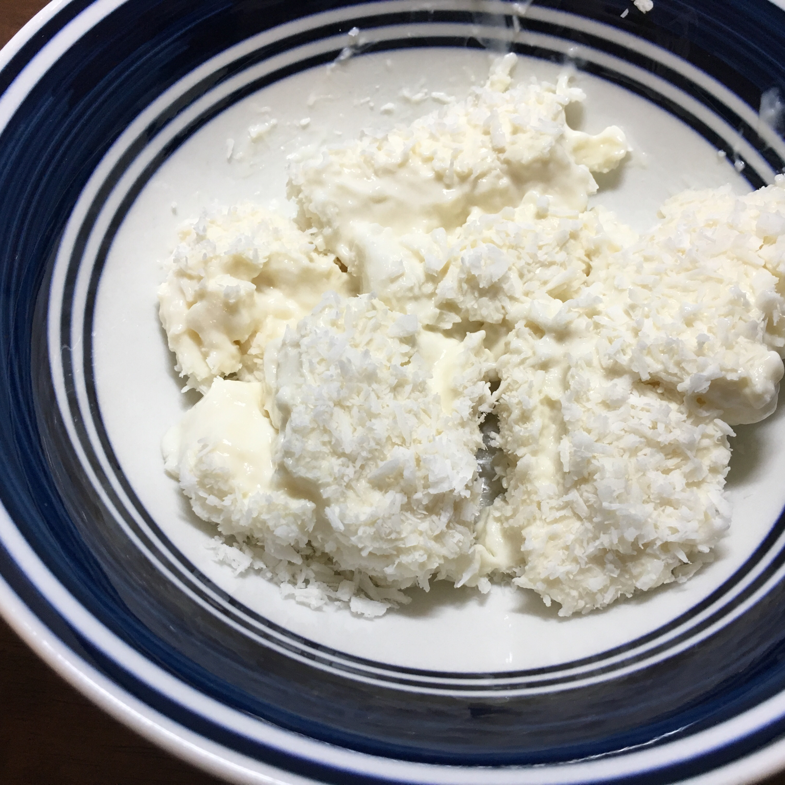 椰丝牛奶小方糕