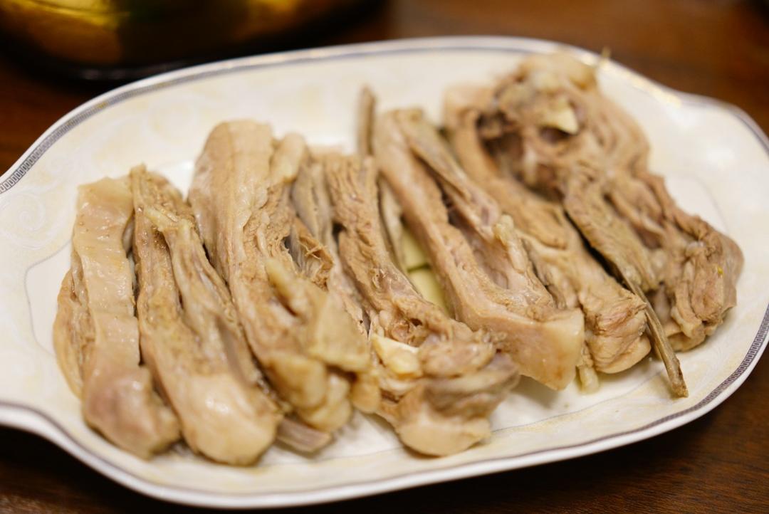 手抓羊肉（配蘸料的做法)