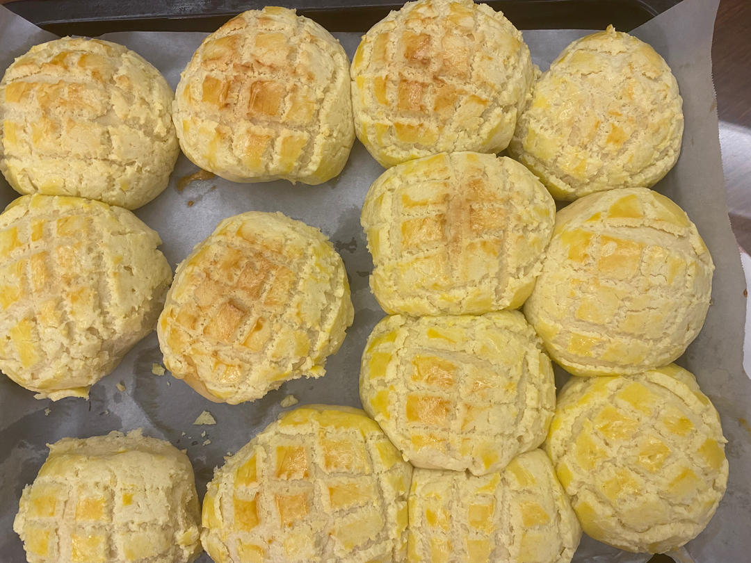 好吃到炸裂的港式菠萝包（附带制作酥皮的小视频）