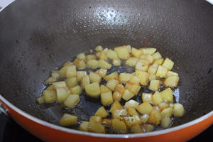 土豆炒饭的做法 步骤3