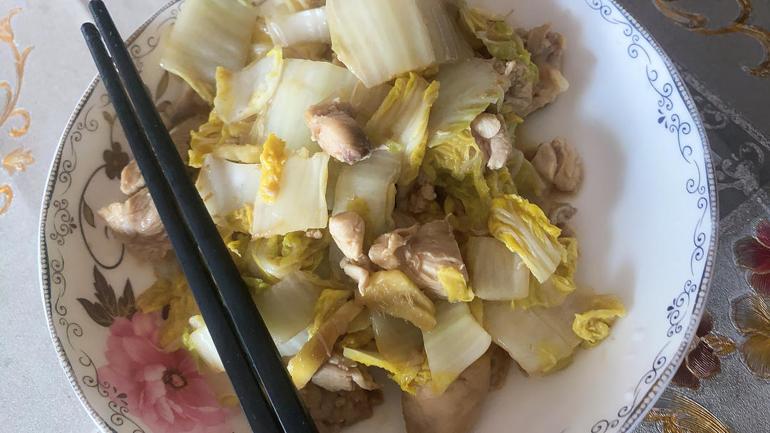 求你们都去做这个不加一滴水的娃娃菜焖鸡腿肉！！