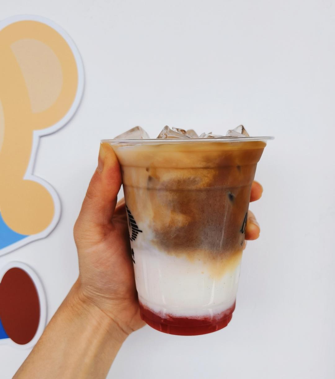 完美复刻草莓拿铁