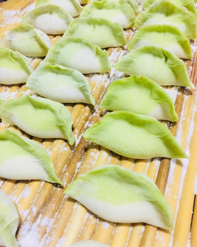 翡翠白玉白菜饺子详细版（附翡翠白玉白菜饺子包法，翡翠白玉饺子皮两种制法，面包机和面，翡翠白玉烧卖，各种馅料搭配）