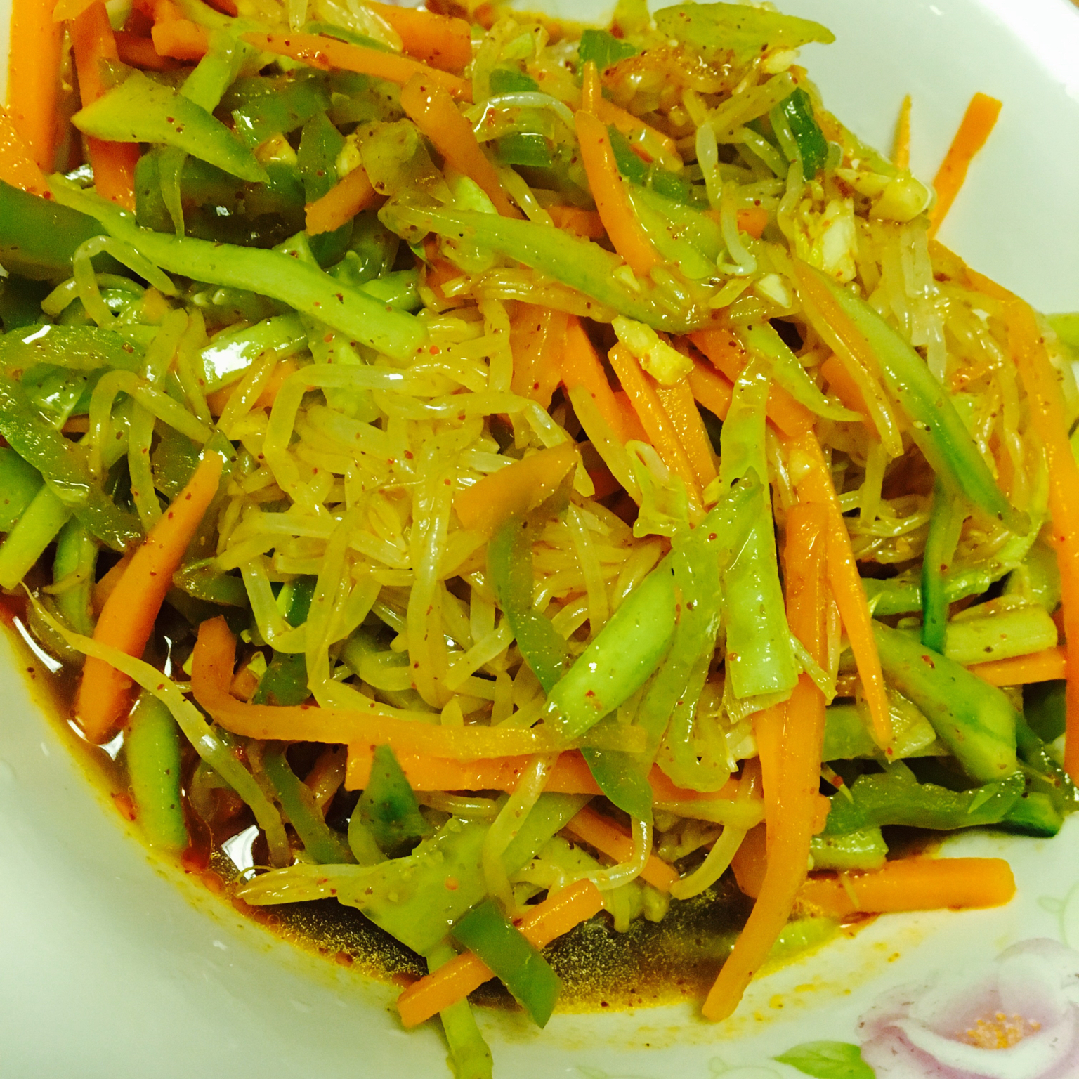 凉拌豆芽黄瓜菜
