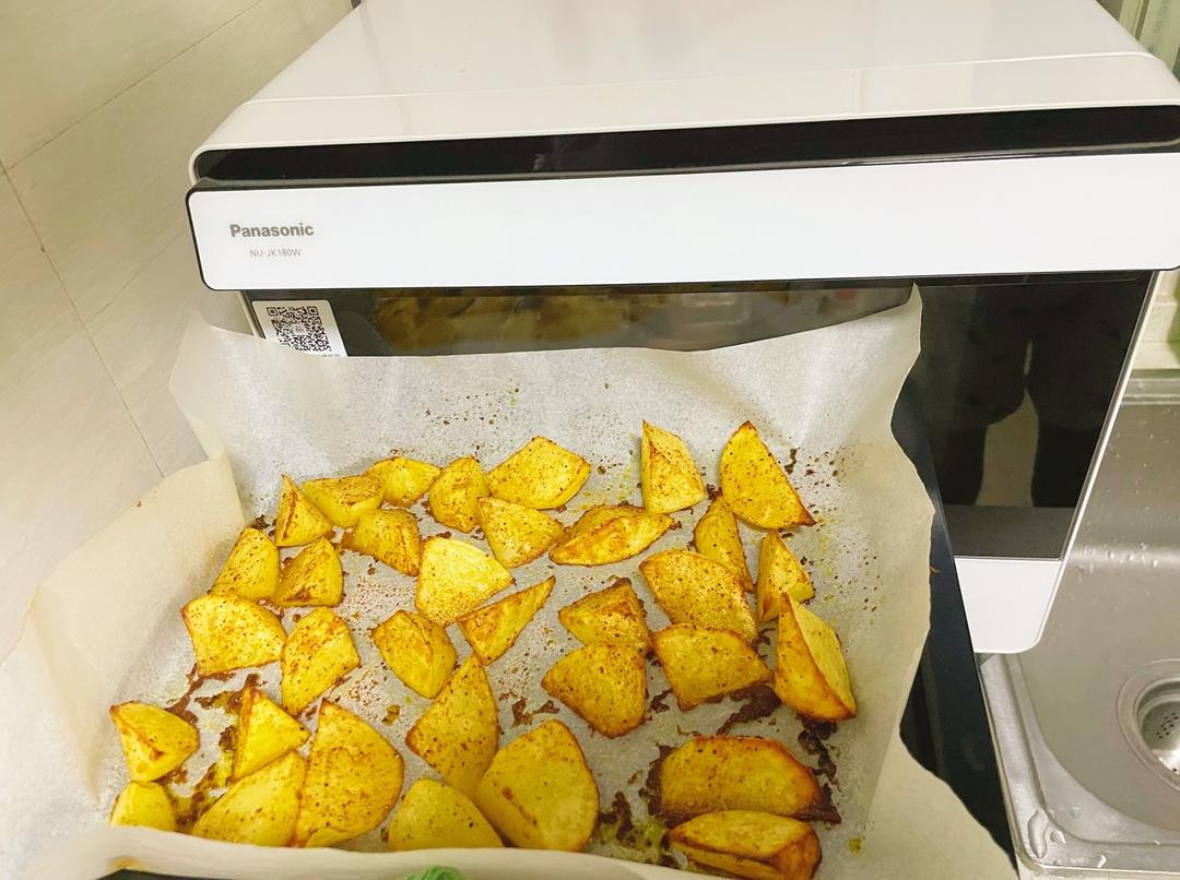 打卡第8天，烤薯角#松下蒸烤箱jk180的做法